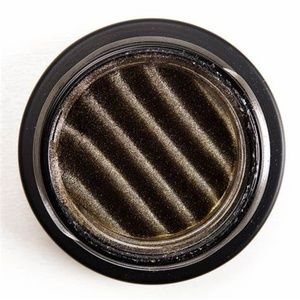 mac spellbinder eye shadow in mysterious influence